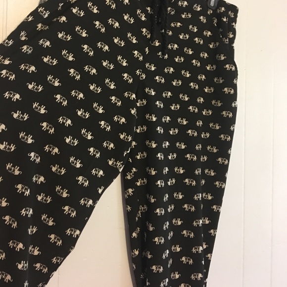 Elephant print jogger style pants - Picture 3 of 8